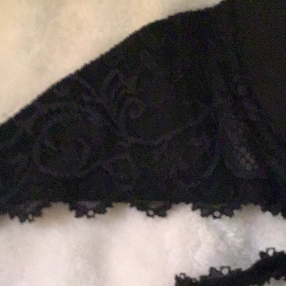 Black strapless Simone Perele bra.